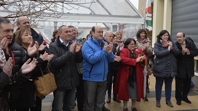 Andoni Ortuzar, Ramiro González y Xabier Agirre participan en la inauguración del batzoki de Ribera Baja, en Rivabellosa