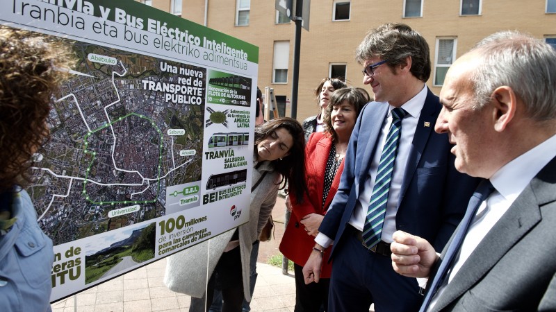Acto sobre Tranvía, BEI, Carreteras. Gorka Urtaran, Ramiro Gonzalez