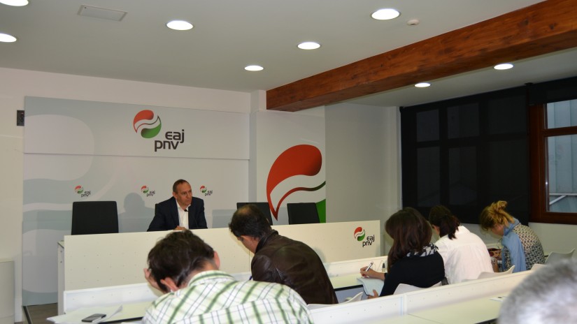 “El Partido Popular debe sumarse a un acuerdo  que incrementa los recursos de Araba  y que nos ayuda a salir de la crisis”  Ramiro González, portavoz del Grupo Juntero EAJ-PNV