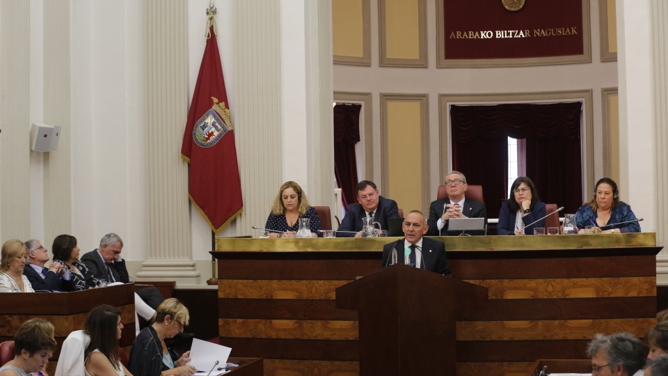 Ramiro Gonzálezek Arabako Diputatu Nagusiko kargua hartu du 