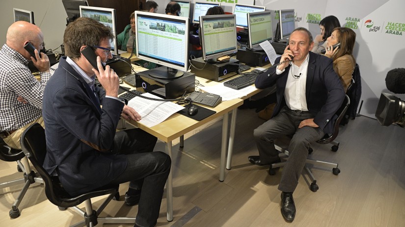González y Urtaran ponen en marcha el call center con el que EAJ-PNV acercará su programa electoral a la ciudadanía González y Urtaran ponen en marcha el call center con el que EAJ-PNV acercará su programa electoral a la ciudadanía