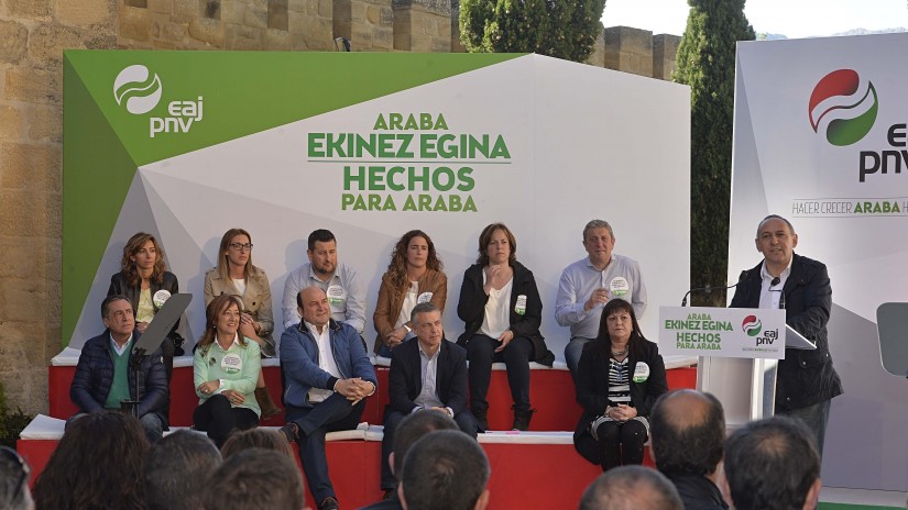 Ramiro Gonzálezek Rajoy-ri aurpegiratu dio Gasteizera “Espainiaren batasuna defendatzera besterik ez datorrela” eta EH Bilduri esan dio “Araban `atez atekoa´ ezartzeko plana ezkutatzen” ari dela Ramiro Gonzálezek Rajoy-ri aurpegiratu dio Gasteizera “Espainiaren batasuna defendatzera besterik ez datorrela” eta EH Bilduri esan dio “Araban `atez atekoa´ ezartzeko plana ezkutatzen” ari dela