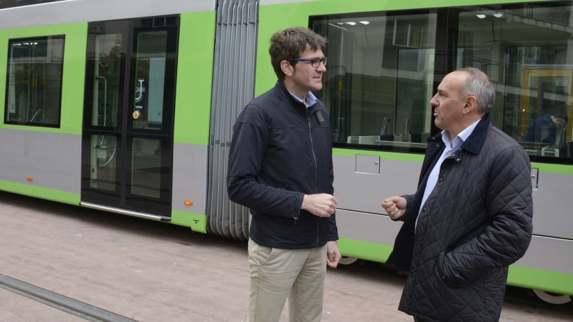 Urtaranek Salburua eta Zabalganaraino luzatuko du tranbia eta trenarekin lotuko du Dato kaleko geltokiaren osagarria izango litzatekeen beste geltoki batean, Triana kalean Urtaranek Salburua eta Zabalganaraino luzatuko du tranbia eta trenarekin lotuko du Dato kaleko geltokiaren osagarria izango litzatekeen beste geltoki batean, Triana kalean