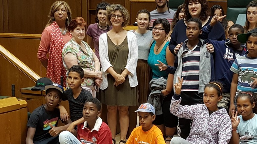 Ana Oregi: “Saharar herriarekin gaude eta konponbide justua eskatzen dugu Marokoren jazarpenarekin eta okupazio ilegalarekin amaitzeko” Ana Oregi: “Saharar herriarekin gaude eta konponbide justua eskatzen dugu Marokoren jazarpenarekin eta okupazio ilegalarekin amaitzeko”