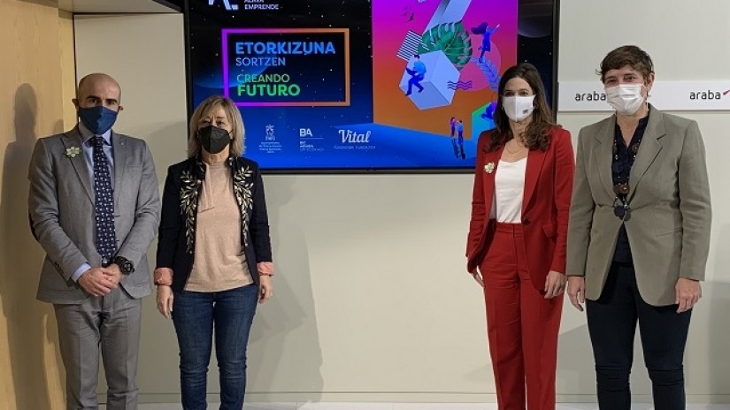 Araba Ekinean-ek 2021. edizioari ekin dio, ekintzaileek etorkizuneko sortzaile gisa duten potentziala bistaratuz, eta bere ideia lehiaketa indartu du, egungo krisiari irtenbide transformatzaileagoak proposatzen dizkioten proiektuak saritzeko Araba Ekinean-ek 2021. edizioari ekin dio, ekintzaileek etorkizuneko sortzaile gisa duten potentziala bistaratuz, eta bere ideia lehiaketa indartu du, egungo krisiari irtenbide transformatzaileagoak proposatzen dizkioten proiektuak saritzeko